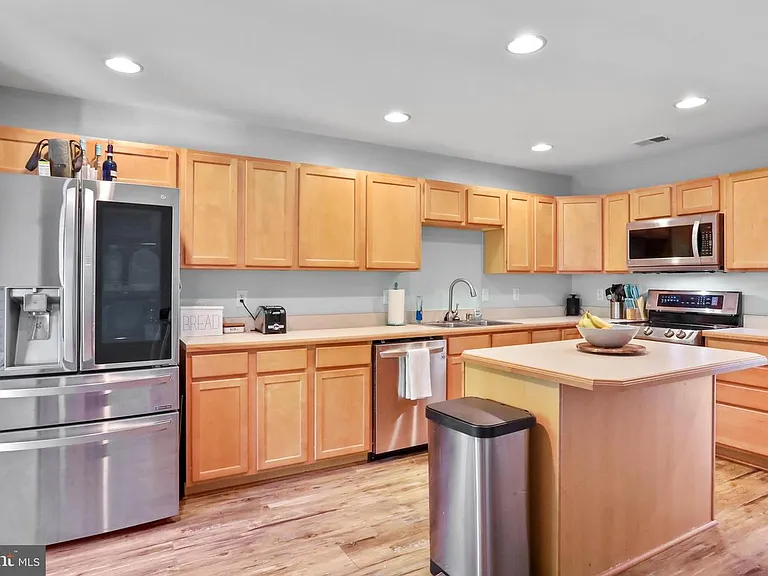 1307 Pendleton Ln — Photo 3