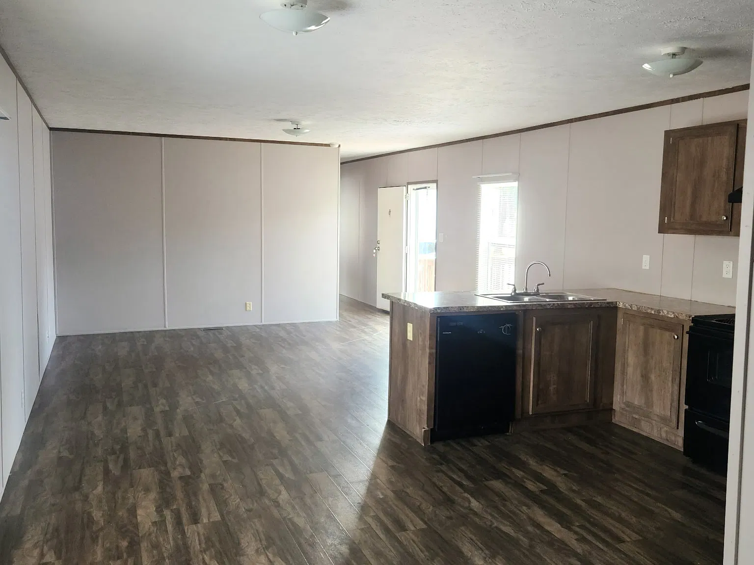 3 bed, $1,099 — Photo 4