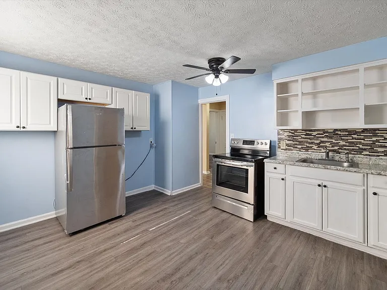2629 Olive St — Photo 5
