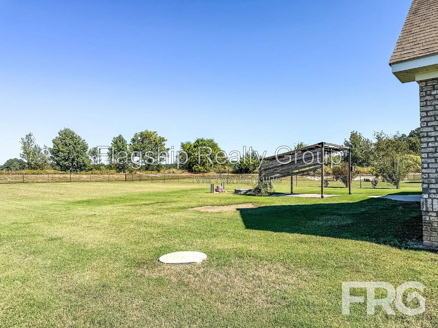 3 bed, 3.0 bath, 2390 sqft, $2,150 — Photo 3