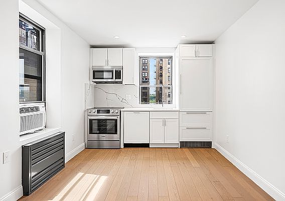 1st image of 915 W End Ave #707