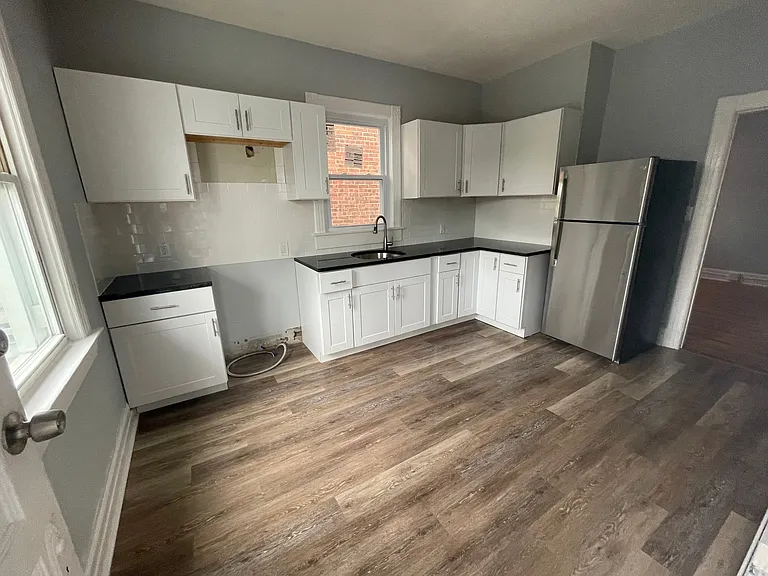 154 Myrtle Ave #7 — Photo 1