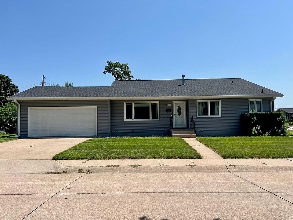 1st image of 3205 L Ave