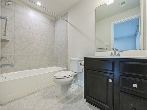 3rd image of 17 Ortiz Dr