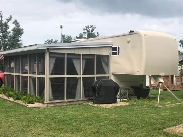 18-44 Woodhaven Lakes, Sublette, IL 61367