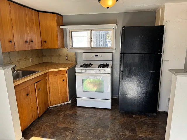 3 bed, 856 sqft, $1,000 — Photo 4