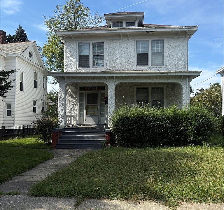 1st image of 2918 Montrose Ave