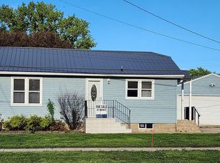 906 E St, Charles City, IA 50616