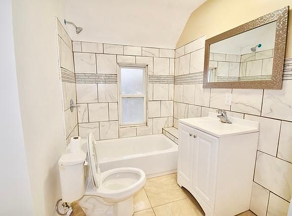 3rd image of 1312 16th St #1