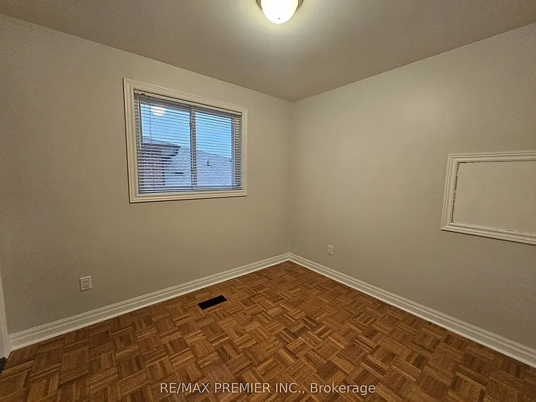 99 Albany Dr #MAIN FLOOR — Photo 14