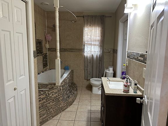 4th image of 1024 Wanda Dr