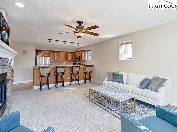 4th image of 481 Peaceful Haven Drive #611
