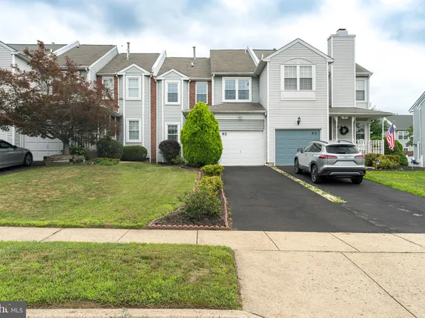 92 Kirkwood Dr, Newtown, PA 18940