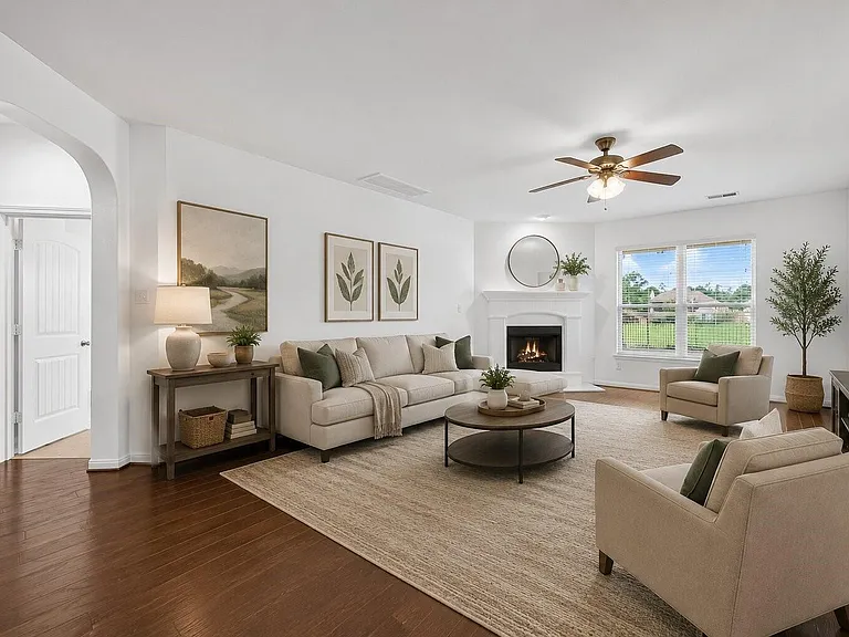 83 W Wading Pond Cir — Photo 1