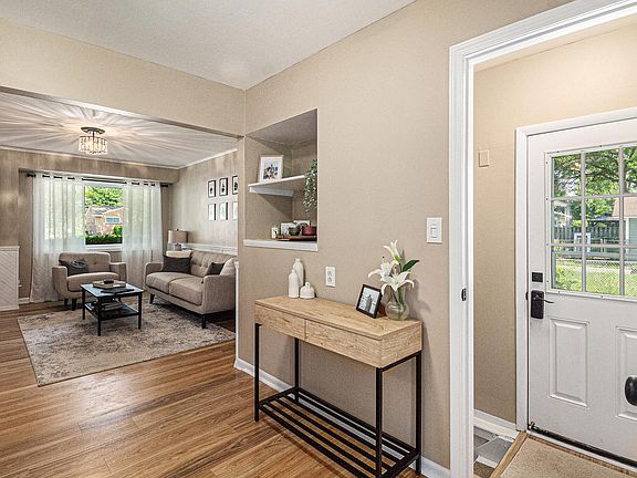 5th image of 1025 Queen Ct