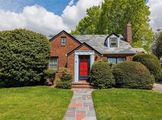 14 Lawrence Ave, Malverne, NY 11565