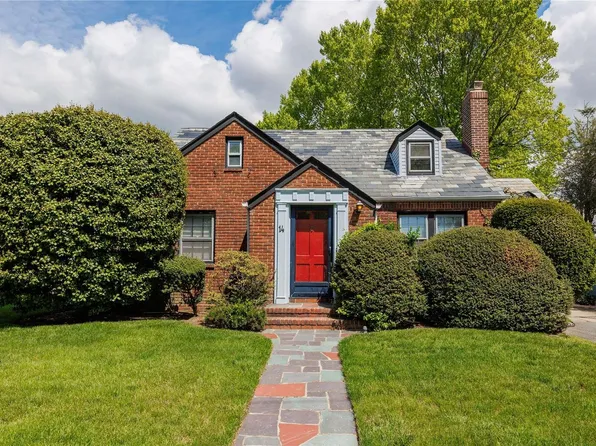 14 Lawrence Avenue, Malverne, NY 11565
