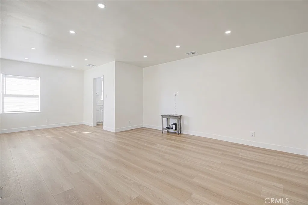3 bed, 1104 sqft, $4,500 — Photo 4