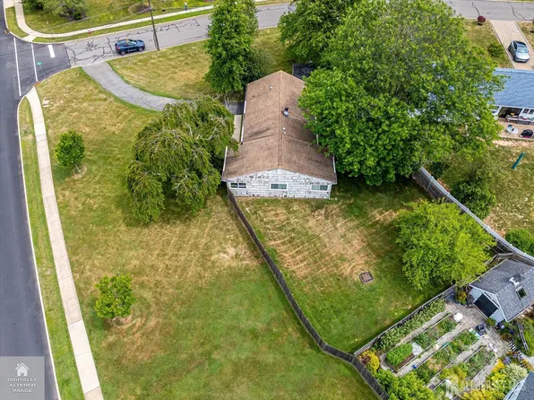 18 Stanworth Rd, Kendall Park, NJ 08824