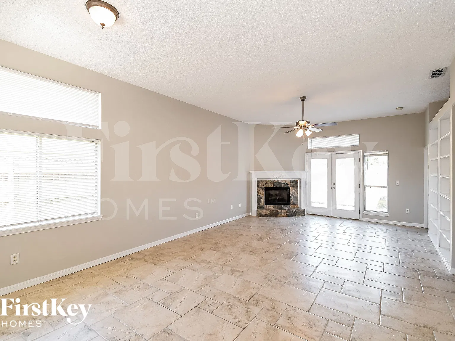 4 bed, 2.0 bath, 1618 sqft, $2,430 — Photo 2