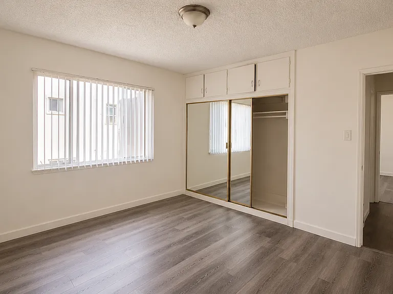 2743 Waverly Dr #4 — Photo 6