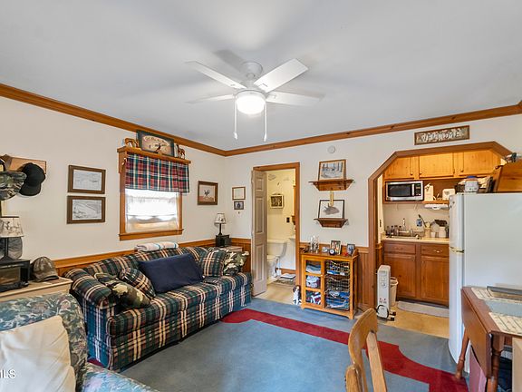 5th image of 740 Blueberry Ln