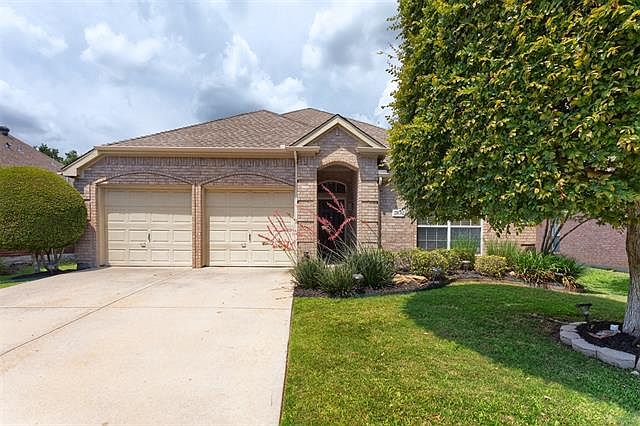 1st image of 2832 Woodson Dr