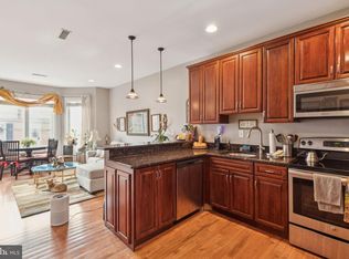2007 Carpenter St, Philadelphia, PA 19146