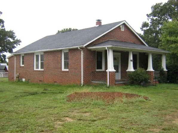 930 Nellie Jones Rd, La Crosse, VA 23950