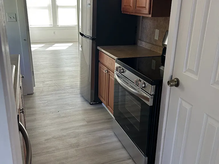 831 W Houston St — Photo 9