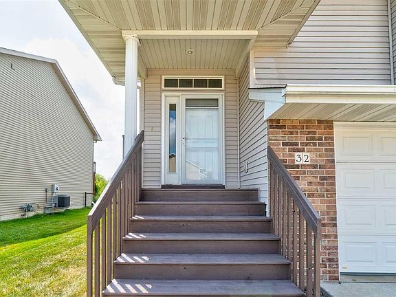 3rd image of 32 Cattail Ln