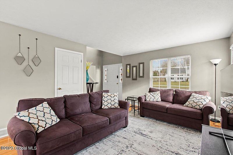 4th image of 719 Adams Circle