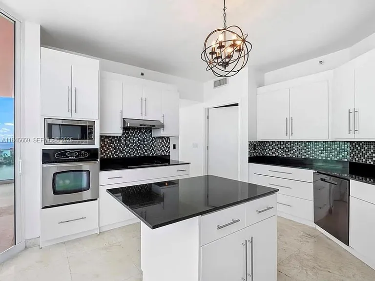 300 S Pointe Dr #1901 — Photo 7