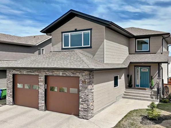 26 NW Lawson Close, Red Deer, AB T4R 0H4