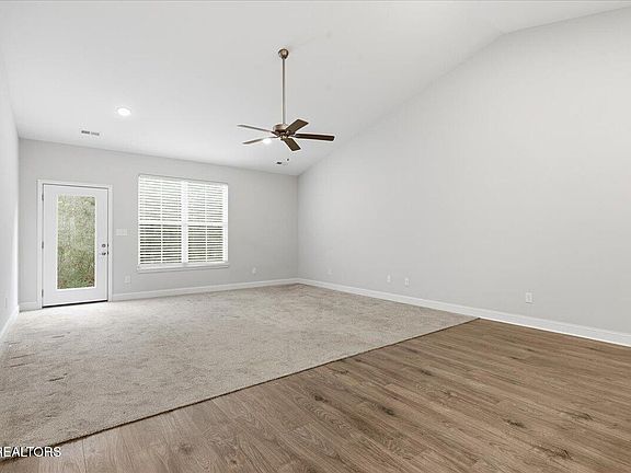 4th image of 107 Gray Wolf Way