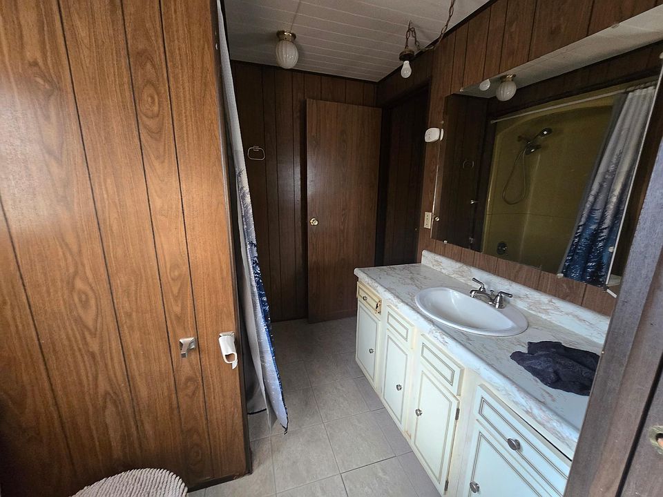 13th image of 934 Spruce Ln #12