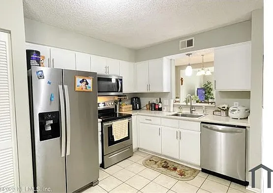 3 bed, 1325 sqft, $2,250 — Photo 4