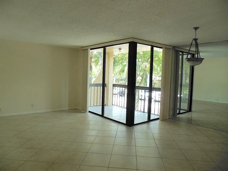500 Egret Cir #8211 — Photo 12