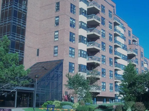 1 Seal Harbor Rd APT 701, Winthrop, MA 02152