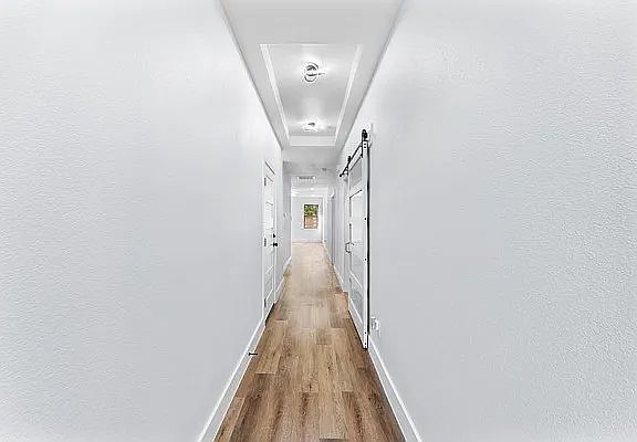 3rd image of 1 Oxford Ave