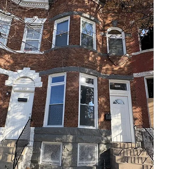 1921 N Fulton Ave — Photo 1