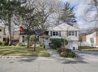 90 Pinewood Rd, Manhasset, NY 11030