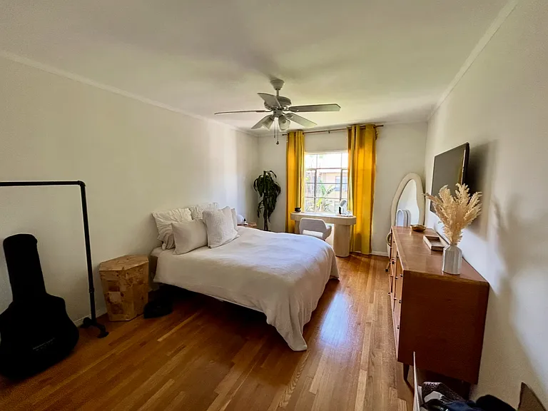 925 N Sweetzer Ave — Photo 11