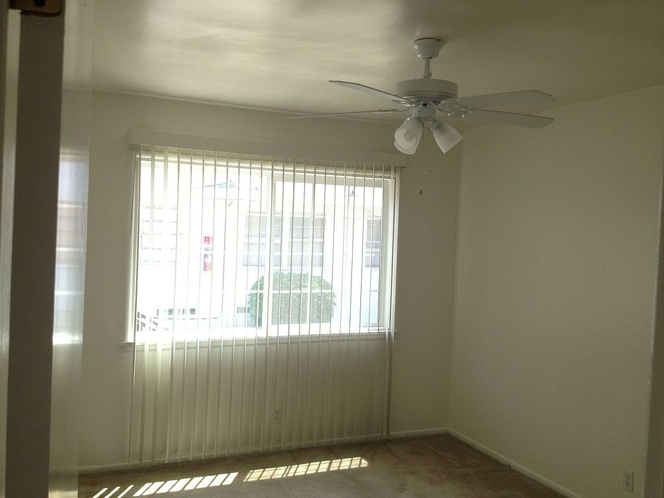 1st image of 221 Palmetto Dr APT B