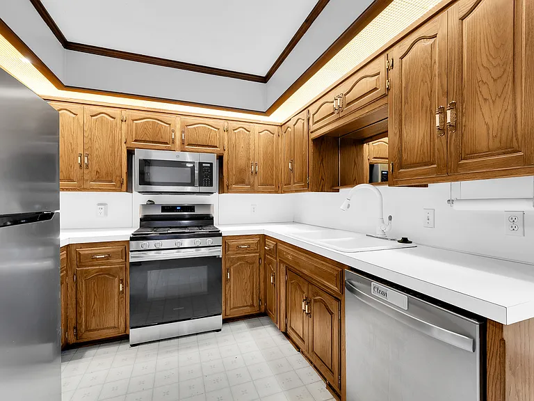 2411 S 46th St — Photo 33