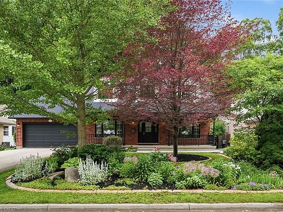3rd image of 292 Thorncrest Dr