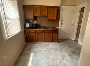 1034 E 141st St #2, Cleveland, OH