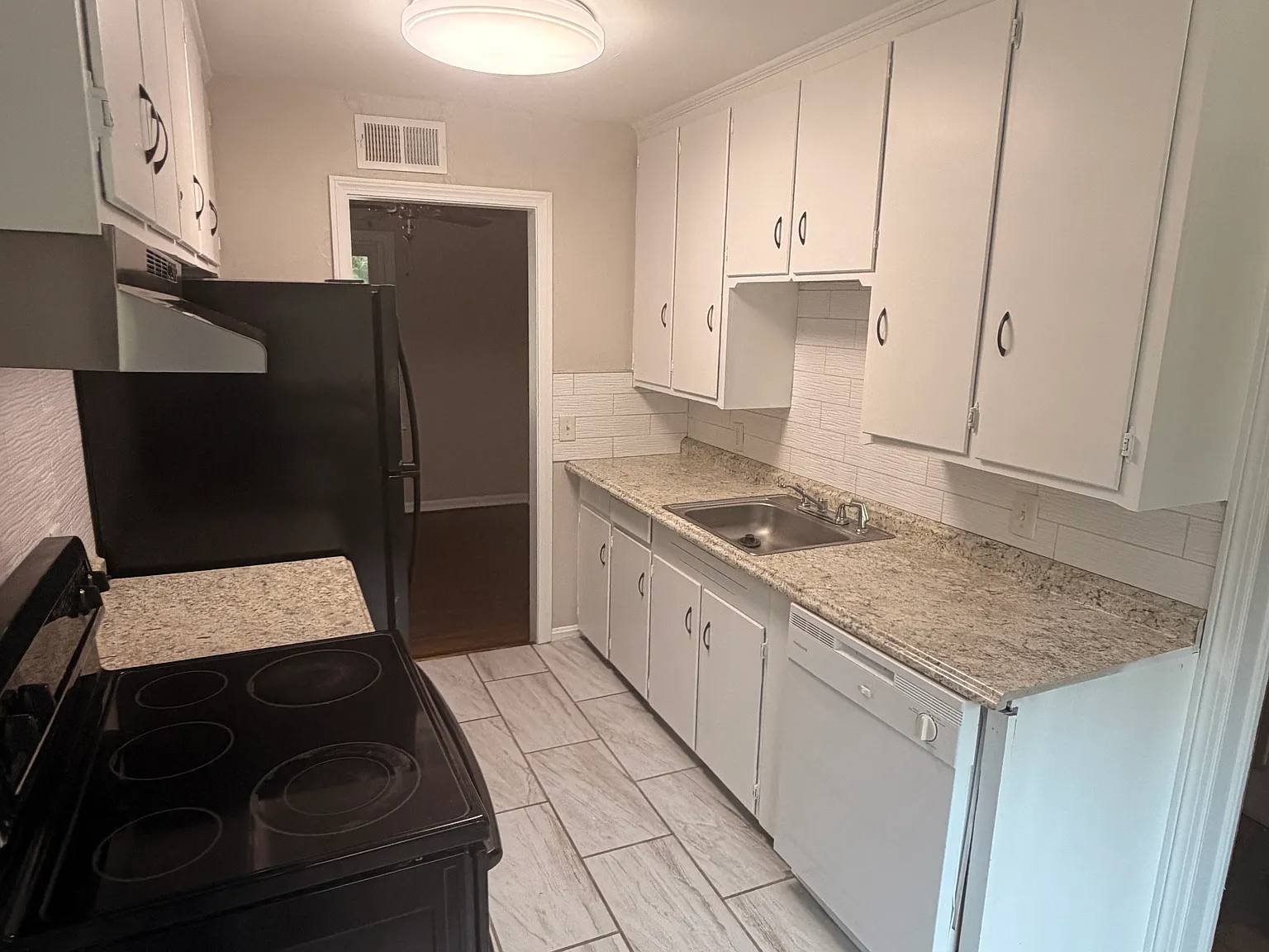 3 bed, 1032 sqft, $1,150 — Photo 3