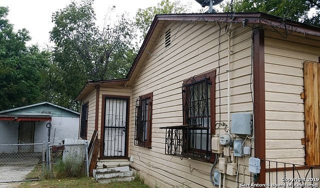 2nd image of 2926 Lombrano St