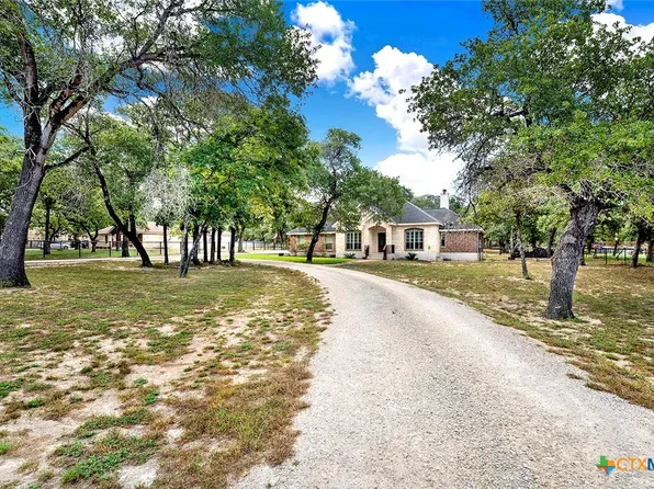 162 Champions Blvd, La Vernia, TX 78121